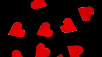 röd hjärta på svart bakgrund för valentine dag foto