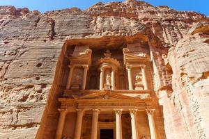 al khazneh eller statskassan i Petra, Jordanien foto