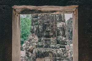 forntida sten ansikten vid bayon tempel, angkor wat, siam skörd, kambodja foto