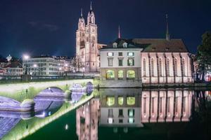 Zürichs gamla stad från floden Limmat, Schweiz, 2018 foto