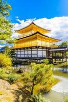 kinkakuji-templet eller den gyllene paviljongen i Kyoto, Japan foto