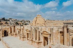 södra teatern i den antika romerska staden Gerasa, Jordanien foto