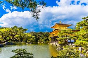 kinkakuji-templet eller den gyllene paviljongen i Kyoto, Japan foto