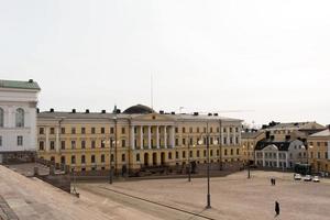 skön byggnader i en bred fyrkant. helsingfors stadens centrum foto