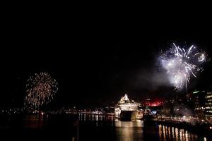 fyrverkeri i stockholm hamn Sverige foto