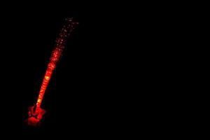 upplyst fiber optik lysande på de svart bakgrund foto