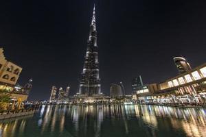 burji khalifa på natt foto