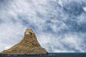 aci trezza sicilien cyklopes stackar stenar foto