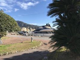 yachter förstörd förbi storm hurrican i rapallo, Italien foto