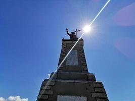 christ staty på giarolo berg topp foto