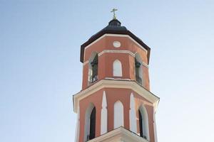 klocka torn av tempel. detaljer av ortodox kyrka. foto