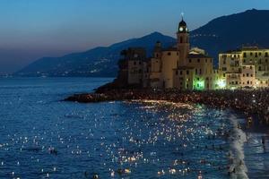 camogli, Italien - augusti 6 2017 - stella maris traditionell ljus på de hav firande foto