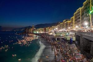 camogli, Italien - augusti 6 2017 - stella maris traditionell ljus på de hav firande foto