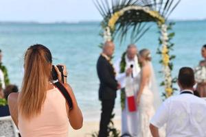 rarotonga, laga mat öar - augusti 19, 2017 - bröllop på tropisk paradis sandig strand foto