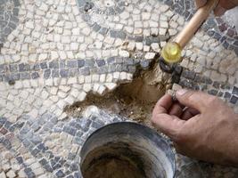 återställa av gammal roman mosaik- av villa del casale, sicilien foto