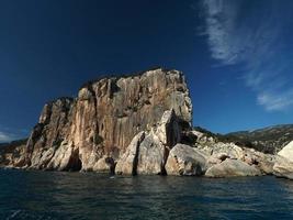orosei golf cala borta stenar hav klippor sardinien Italien foto
