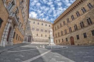 siena bandini plats gammal antik foto