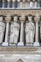 notre dame paris katedral staty skulptur och tak innan brand foto