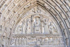 notre dame paris katedral staty skulptur och tak innan brand foto