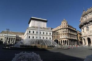 genua, Italien - juli 1:a 2020 - piazza de ferrari fontän stänk stad Centrum foto