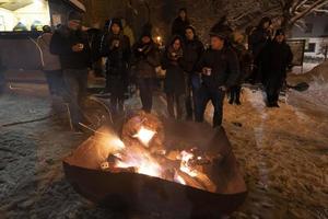 neuschoenau, Tyskland - januari 5 2019 - lussenatt natt firande med skog anda waldgeister i bavaria by foto