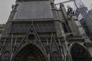 notre dame paris under restaurering foto