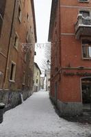 bormio medeltida by valtellina Italien under de snö i vinter- foto