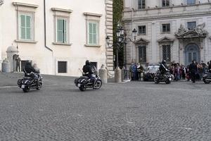 rom, Italien. november 22 2019 - president sergio mattarella anländer på quirinale byggnad foto