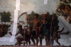 ferrara, Italien - september 29 2018 - medeltida målningar i estense slott i ferrara Italien under restaurering foto
