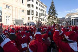 genua, Italien - december 22 2019 - traditionell santa claus promenad foto