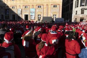 genua, Italien - december 22 2019 - traditionell santa claus promenad foto