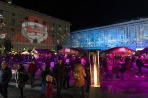 genua, Italien - december 22 2019 - traditionell jul marknadsföra i de ferrari plats foto