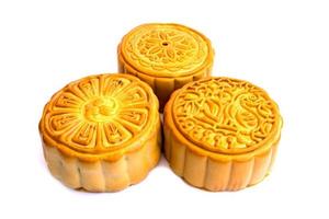 tre mooncakes som isoleras på vit bakgrund foto