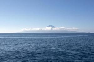 pico ö azorerna vulkan antenn Drönare se från de hav foto