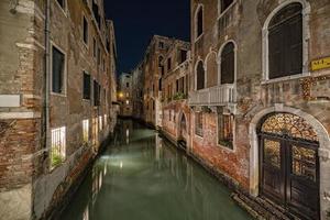 Venedig gondol Turné på natt foto