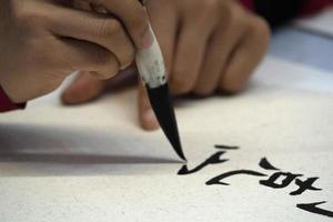 japansk kvinna skrivning namn Elizabeth i ideogram med borsta foto