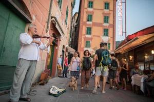 camogli, Italien - augusti 6 2017 - stella maris traditionell ljus på de hav firande foto