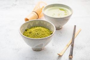 matcha pulver av grönt te foto