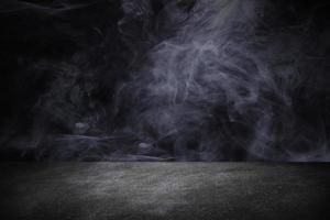 svart studio bakgrund med rök