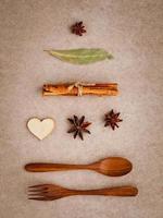 kryddor och träredskap