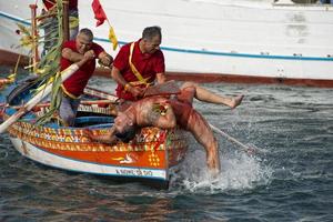 aci trezza, Italien - juni, 24 2014 - san giovanni traditionell parad firande foto