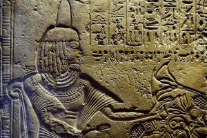 egypten hieroglyphics i dal av kungar foto