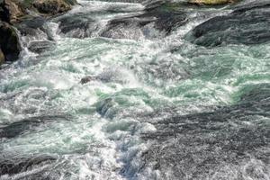 Rhen vattenfall i schweiz detalj foto