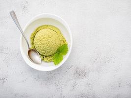 ovanifrån av matcha glass foto