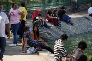 mexico stad, februari 3 2019 - stad parkera chapultepec fullt med folk av människor på söndag foto