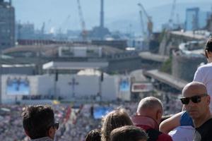 genova, Italien - Maj 27 2017 - påve francis besöker genua för de massa i kennedy plats foto