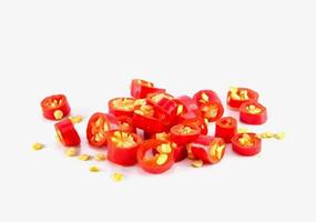 kryddad röd chili på vit bakgrund foto