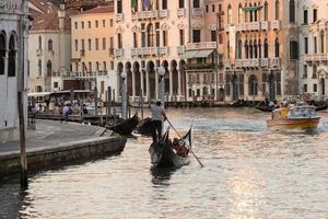 Venedig, Italien - september 4, 2013 - Venedig solnedgång se från rialto foto