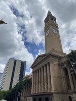 Brisbane, queensland, Australien. - på januari 07, 2023. - bane stad hall dess huvud ingång t är belägen intilliggande till kung george fyrkant för kunglig mottagningar, tävlingar, orkester- konserter. foto