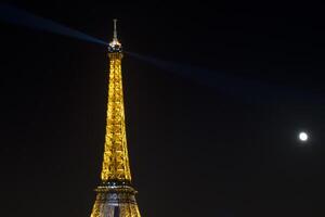 Turné eiffel på natt foto